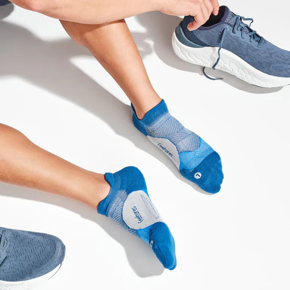 Feetures - Elite Light Cushion No Show Socks